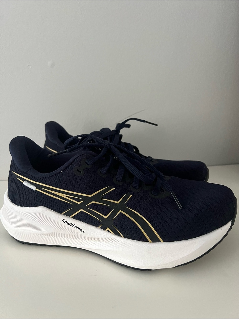 ASICS VERSABLAST 4 Women’s Running Shoes – US 7 / EU 38